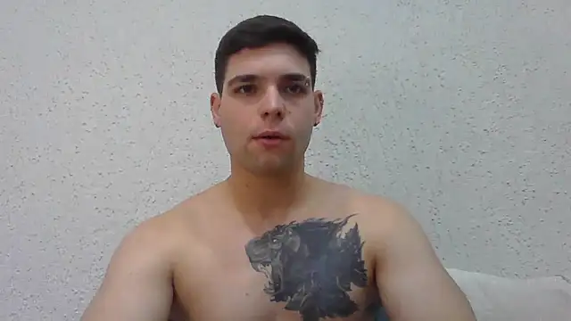 Snapshot of Zure-xxx chatting on July 7, 2026, 9:08 pm Zure-xxx online show from July 7, 2026, 9:08 pm