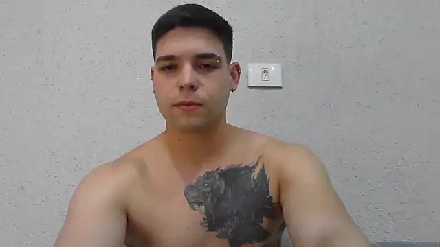 Snapshot of Zure-xxx chatting on August 6, 2026, 1:07 am Zure-xxx online show from August 6, 2026, 1:07 am