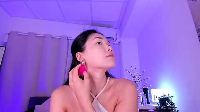 Divine Madeleine online show from July 16, 2026, 6:19 am