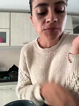 Snapshot of valentina_herrrera chatting on October 27, 2025, 8:46 pm valentina herrrera online show from October 27, 2025, 8:46 pm