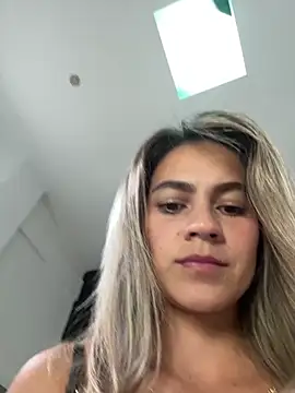 Snapshot of valentina_herrrera chatting on April 15, 2026, 7:58 pm valentina herrrera online show from April 15, 2026, 7:58 pm