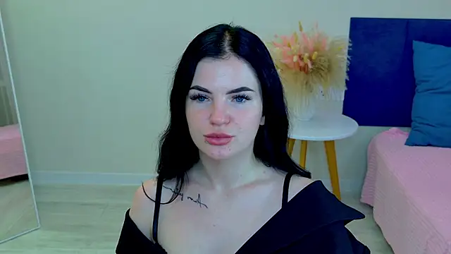 Snapshot of Meow_Milena chatting on October 17, 2025, 11:40 pm Meow Milena online show from October 17, 2025, 11:40 pm