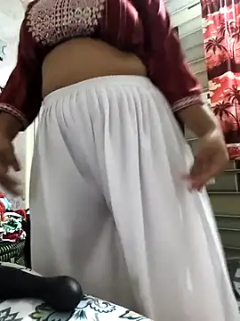 Anshika1431 online show from February 4, 2026, 9:26 am