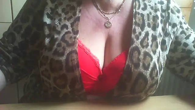 Snapshot of zaubermaeuschen66 chatting on February 6, 2026, 1:03 pm zaubermaeuschen66 online show from February 6, 2026, 1:03 pm