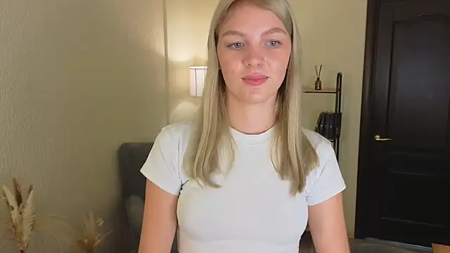 Snapshot of Susan_Sanders_ chatting on October 18, 2025, 7:20 am Susan Sanders online show from October 18, 2025, 7:20 am
