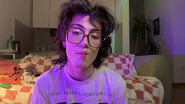 kira yoshika9e online show from March 31, 2026, 10:21 pm