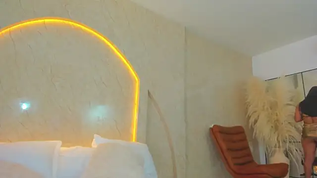 Antonella Russo1 online show from December 16, 2025, 1:49 pm