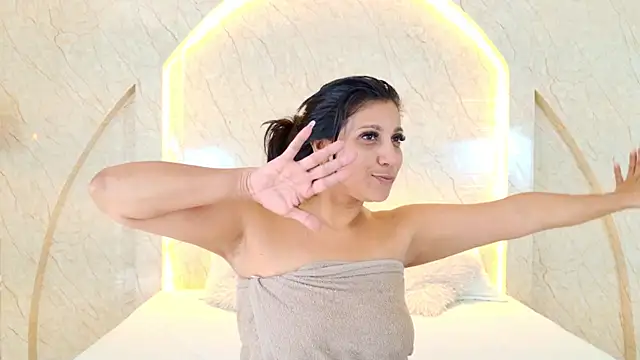 Antonella Russo1 online show from August 6, 2026, 1:24 pm
