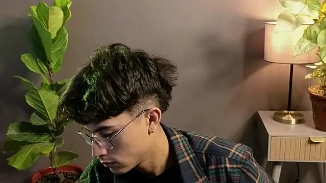 Aaron Eze online show from November 17, 2025, 9:20 pm