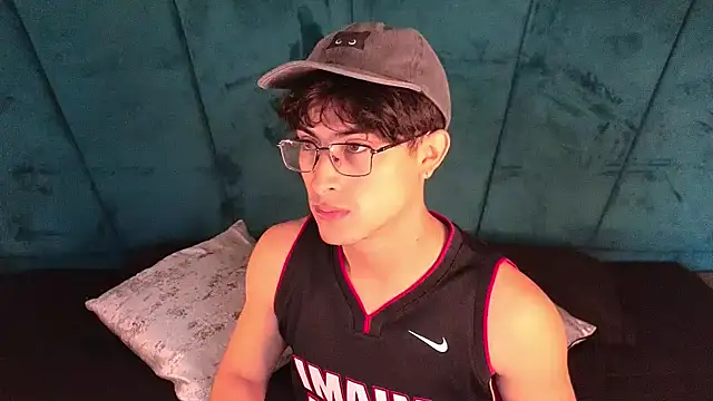 Aaron Eze online show from May 5, 2026, 1:08 pm