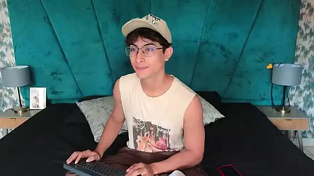Aaron Eze online show from May 7, 2026, 5:40 pm