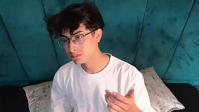 Aaron Eze online show from May 9, 2026, 2:00 pm