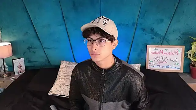 Aaron Eze online show from May 11, 2026, 1:06 pm
