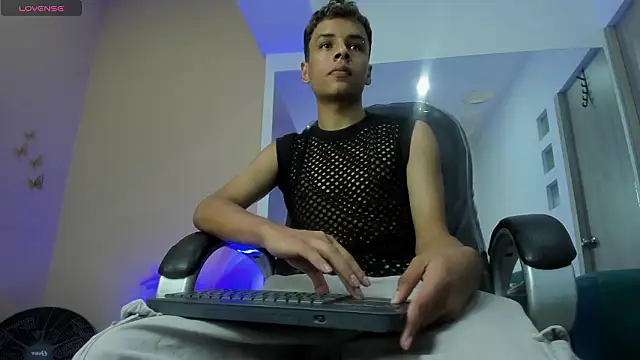 Xavier Fox    online show from March 12, 2026, 7:53 pm