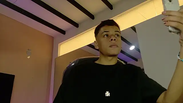 Xavier Fox    online show from March 17, 2026, 8:01 pm