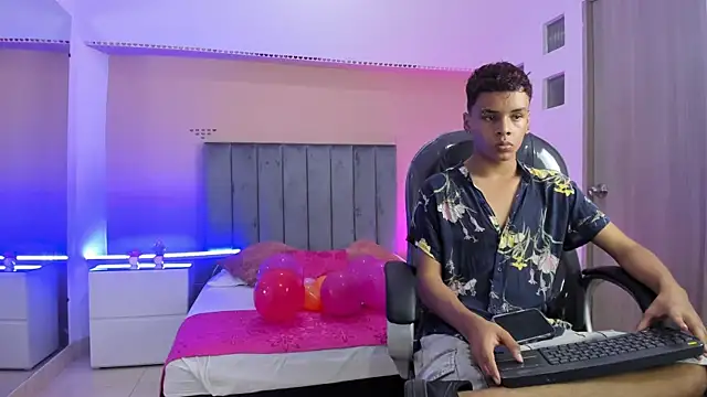 Xavier Fox    online show from March 26, 2026, 8:03 pm