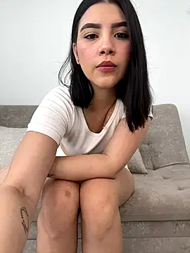 Julietalcl online show from October 22, 2025, 9:03 pm