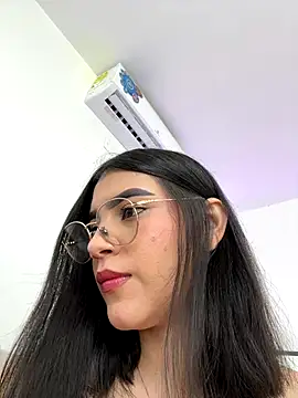 Julietalcl online show from November 30, 2025, 6:45 pm