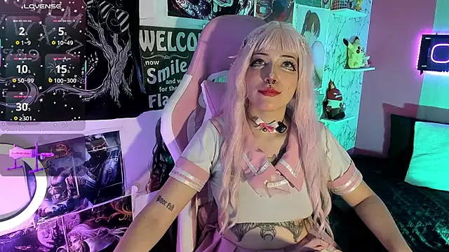 AuroraChannn online show from November 17, 2025, 9:42 pm