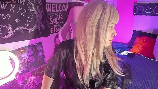 AuroraChannn online show from November 30, 2025, 10:47 pm