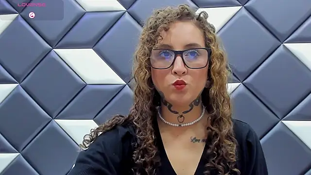 SharonMartini online show from February 5, 2026, 3:22 am