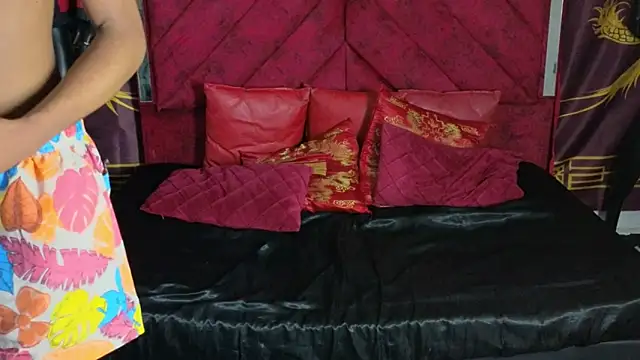 Snapshot of Latin_Femboy13 chatting on October 18, 2025, 9:43 am Latin Femboy13 online show from October 18, 2025, 9:43 am