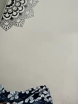 hershiran online show from October 19, 2025, 9:04 pm