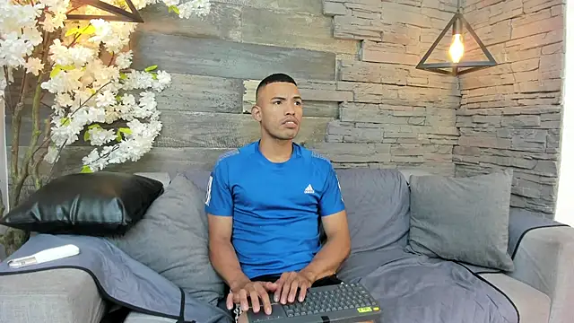 Snapshot of OwenPyerce chatting on October 23, 2025, 4:17 pm OwenPyerce online show from October 23, 2025, 4:17 pm