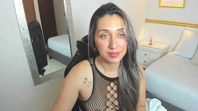 karlyy  online show from February 5, 2026, 7:18 pm