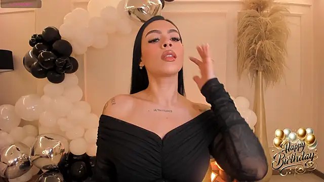 ChristineFord  online show from November 6, 2025, 12:50 pm