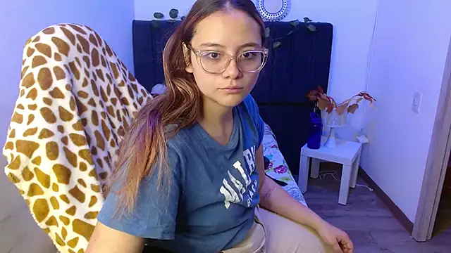 Red Lola  online show from October 23, 2025, 1:10 pm