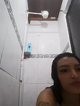 nicole-roman online show from May 8, 2026, 2:33 pm