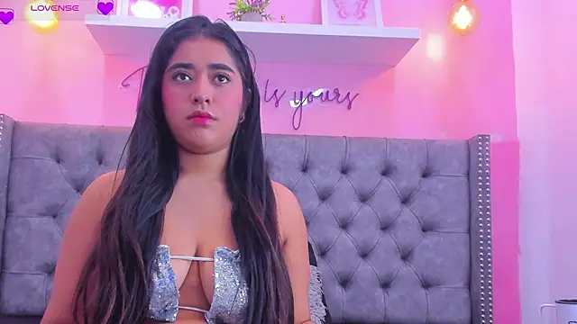 Sophiia 77 online show from May 3, 2026, 1:28 pm