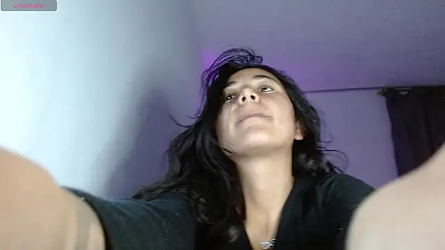 naomy rain online show from October 22, 2025, 10:53 pm