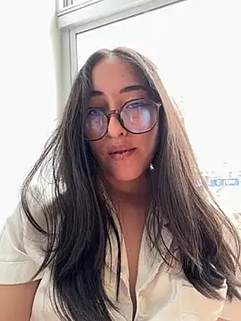 Kiss Sophi online show from August 4, 2026, 4:31 pm