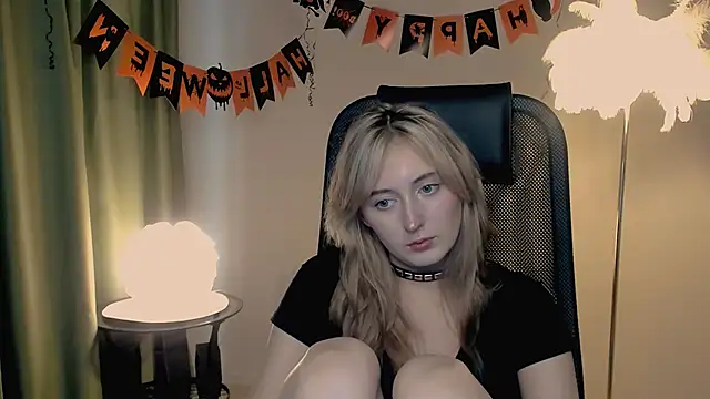 ScarlettScril online show from November 2, 2025, 7:00 am