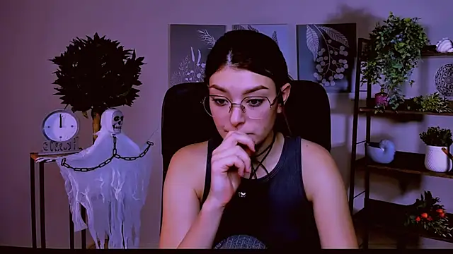 AnaSteisher online show from October 21, 2025, 1:34 pm