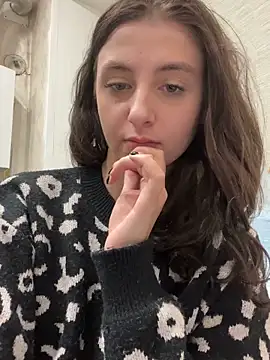 ScarletVelur online show from February 3, 2026, 8:25 pm