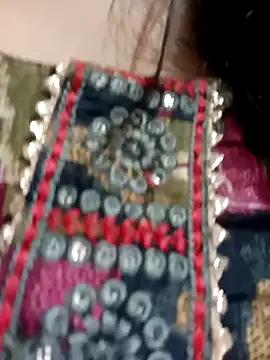 Vanshika1432 online show from October 18, 2025, 1:56 pm