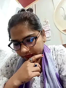 Vanshika1432 online show from October 23, 2025, 4:39 pm