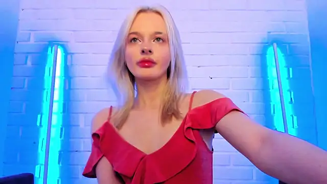 Snapshot of AlessaKiss chatting on May 13, 2026, 1:47 am AlessaKiss online show from May 13, 2026, 1:47 am