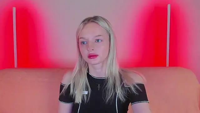 AlessaKiss online show from July 17, 2026, 7:04 am
