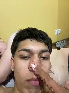 Gayunidos online show from March 19, 2026, 3:43 am