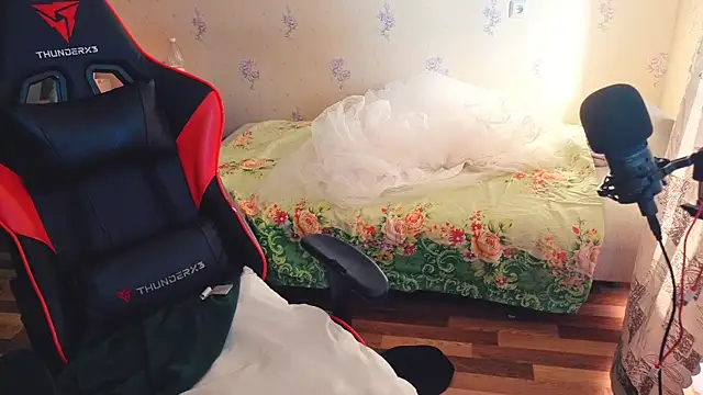 CherylVinyl online show from February 15, 2026, 7:51 am