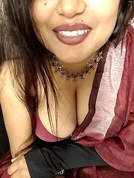 Cuty-Lina online show from November 12, 2025, 3:12 pm