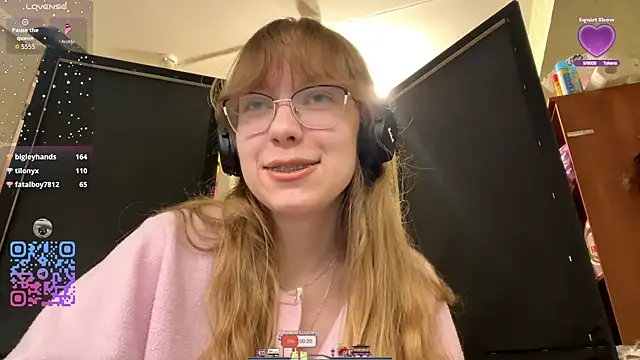 Snapshot of JuneCooper chatting on October 17, 2025, 2:19 pm JuneCooper online show from October 17, 2025, 2:19 pm