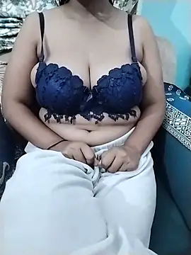 Lust QueenDeepti online show from May 17, 2026, 7:43 pm