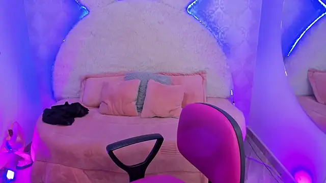 valentina clk online show from November 7, 2025, 1:11 pm