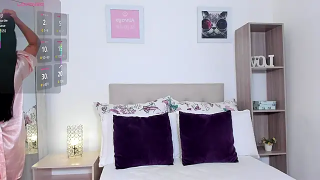 mia canoo online show from November 11, 2025, 4:40 pm