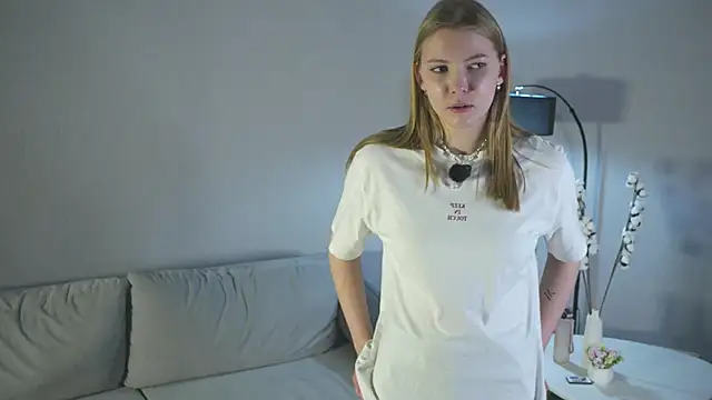 EviaCocola online show from October 17, 2025, 11:35 am